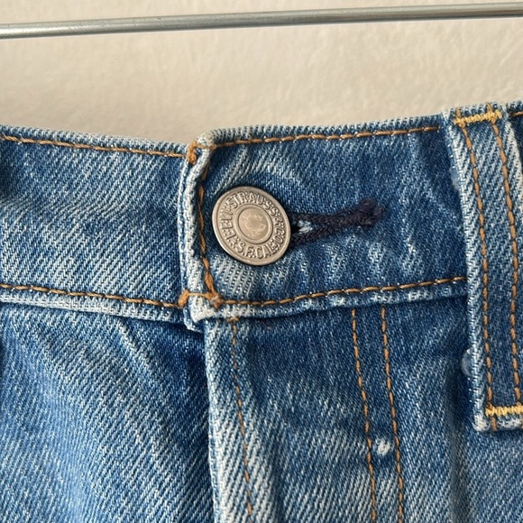 Levi's Ribcage Jean Shorts size 27 button fly denim jorts - Picture 3 of 9